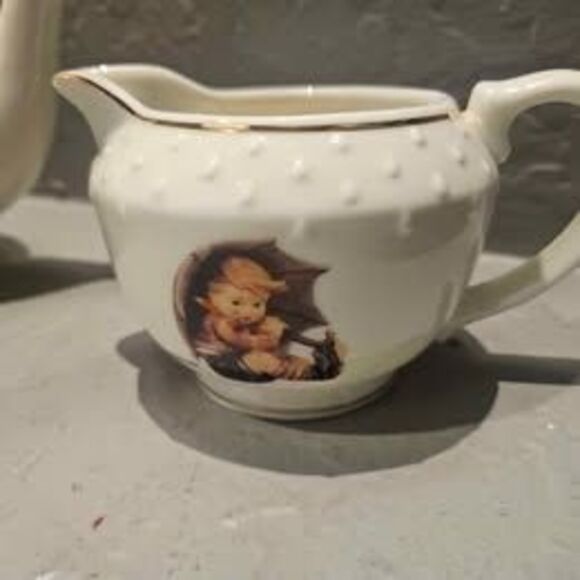 Hummel Tea Pot Set In original box Stormy Weather Umbrella Boy and Girl - Picture 3 of 10